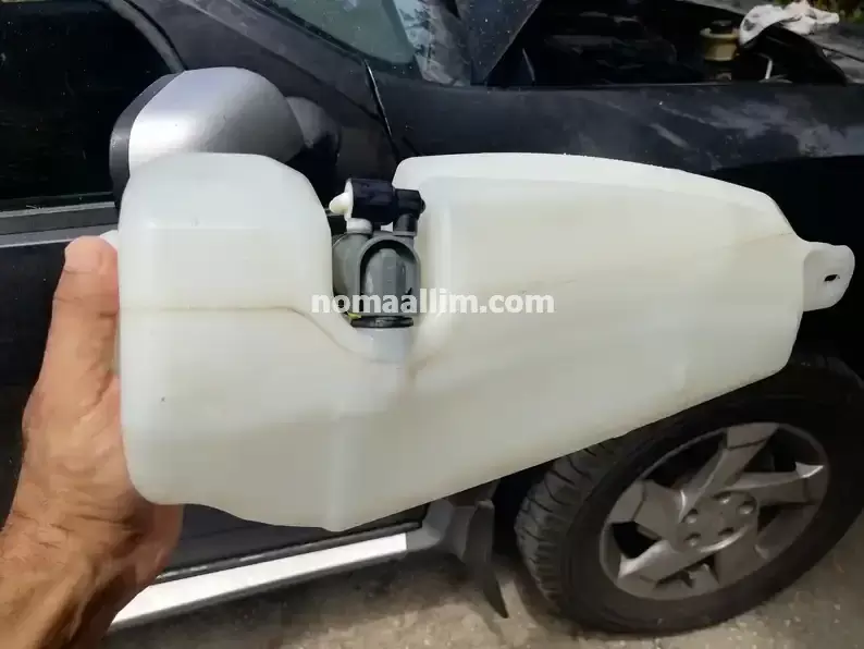 dacia duster windscreen wash tank