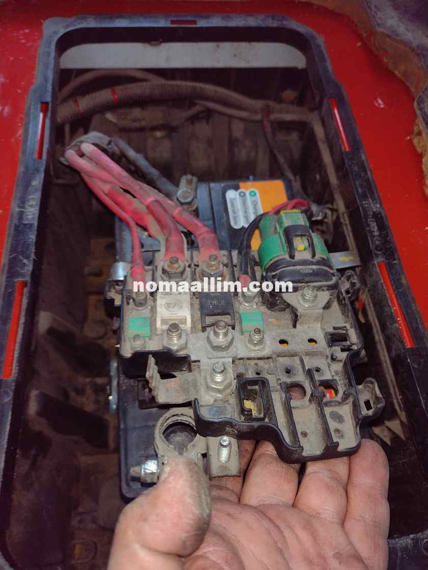Mule Honorable Finally Where's the battery on a Renault Trafiic and how to remove it