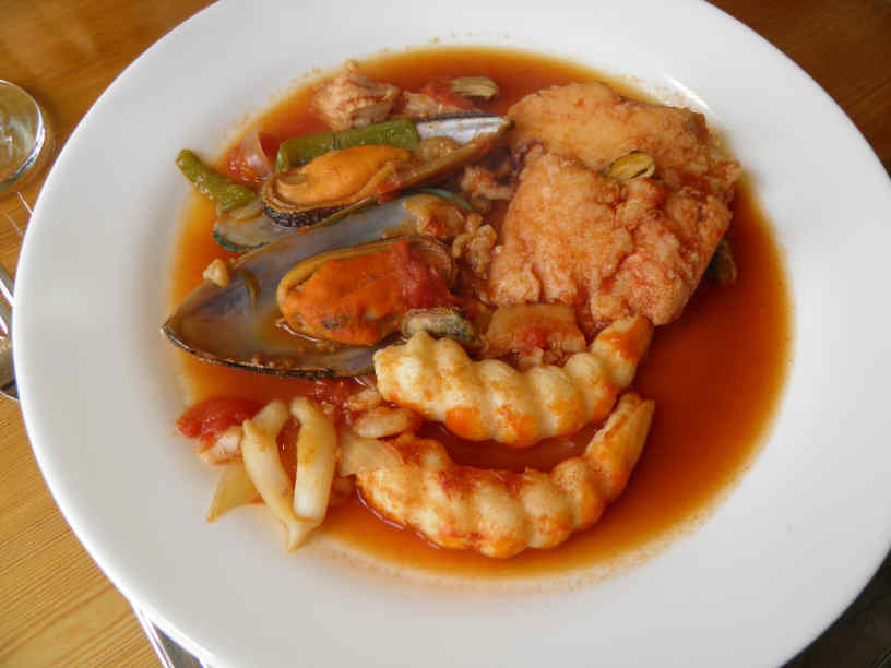 seafood and fish tomato sauce
