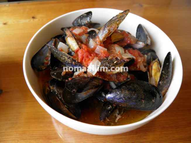 mussels tomato white wine