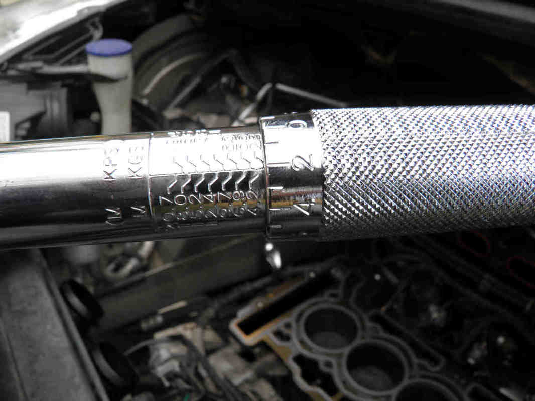 torque wrench car tightening