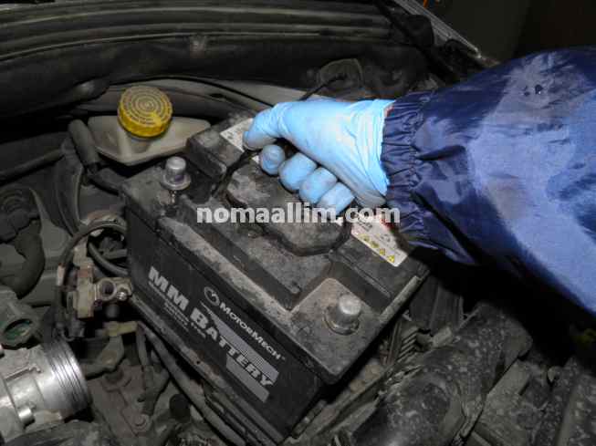 Peugeot 208 battery removal